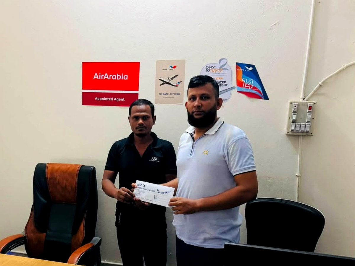 Customer collecting a ticket with our consultant